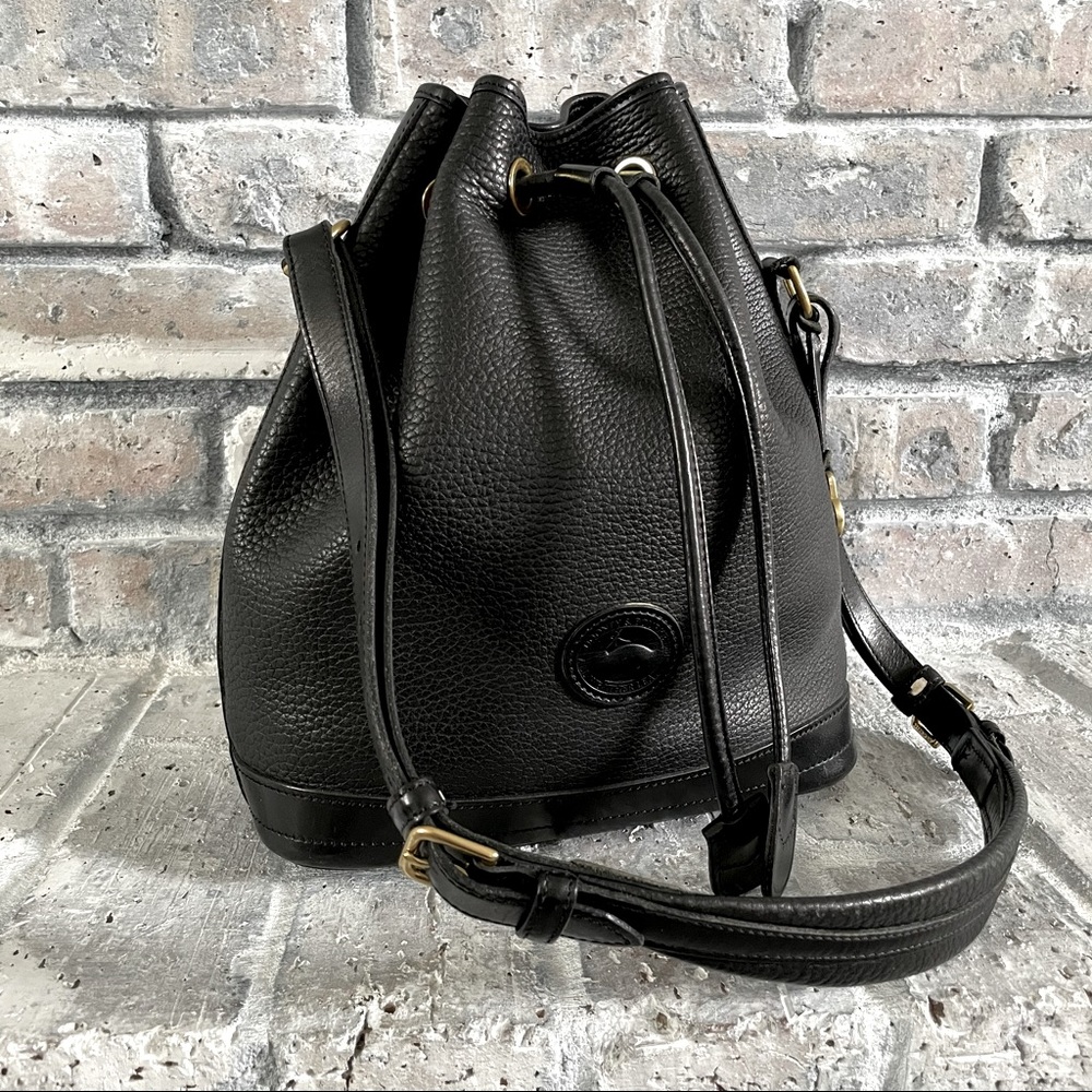 ✖️sold✖️Vintage Dooney & Bourke Bucket Bag